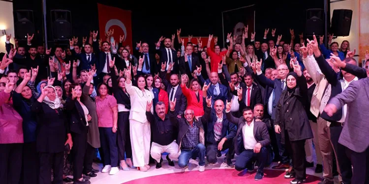 Edirne’de MHP’ye katılan 643 üyeye rozetleri takıldı