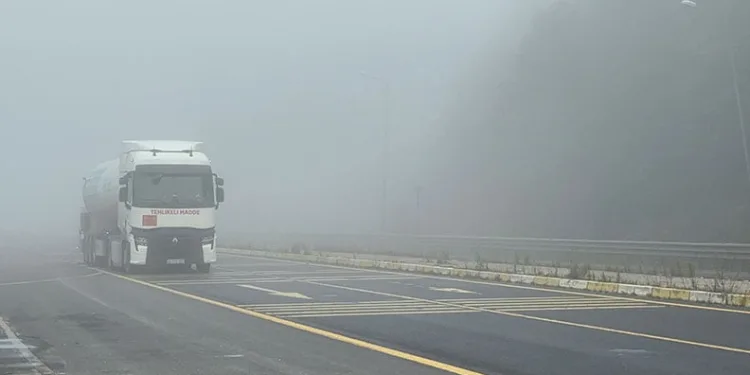 Bolu Dağı’nda sis sebebiyle görüş mesafesi 30 metreye düştü