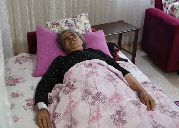 Yaşlı kadını yüzüğü için öldüresiye darbetti