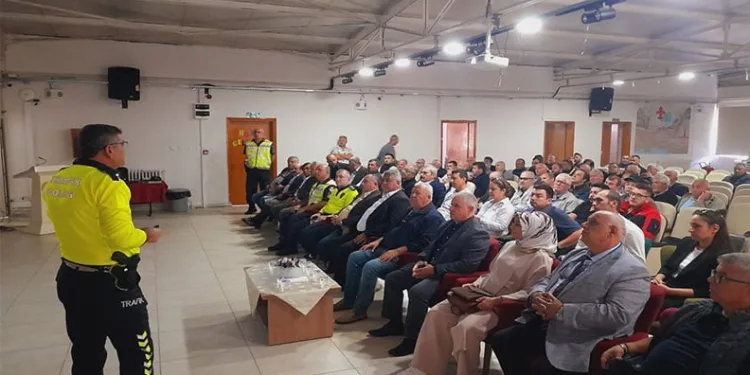 Babaeski’de okul servisi şoförlerine ve rehber personele güvenlik eğitimi verildi