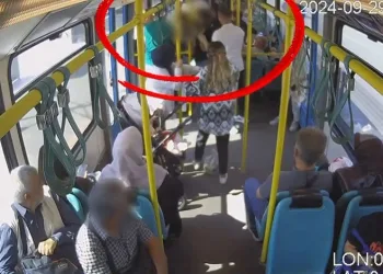 Bursa’da metroda yolcular birbirine girdi