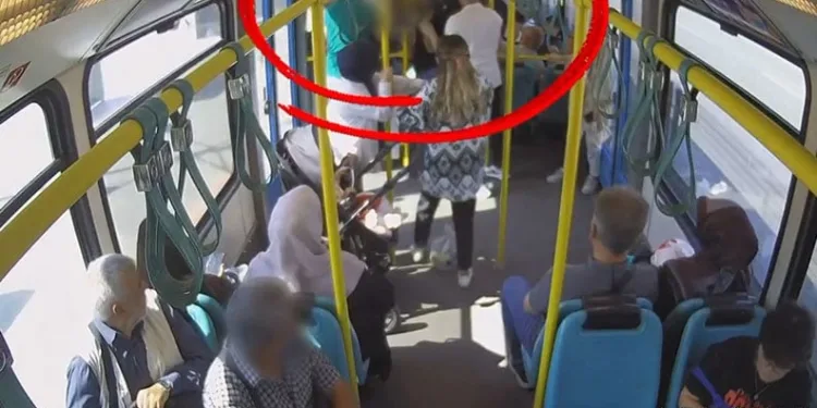Bursa’da metroda yolcular birbirine girdi