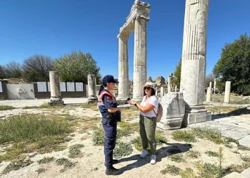 Jandarma ekipleri antik kent ziyaretçilerini bilgilendirdi