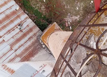 Sivas’ta cami minaresine yıldırım düştü