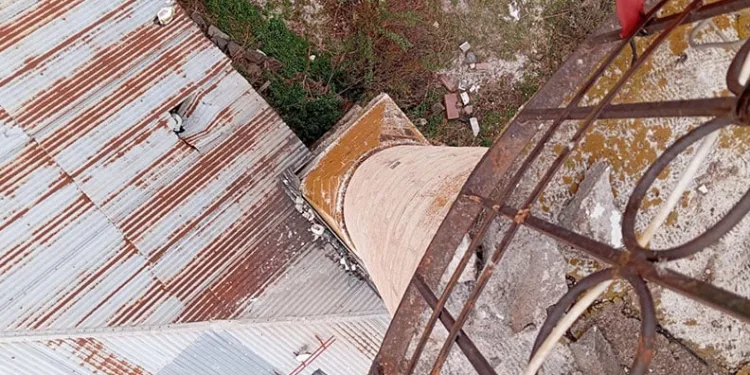 Sivas’ta cami minaresine yıldırım düştü