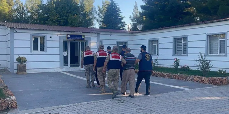 Müebbet ve 24 yıl hapis cezası ile aranan 3 kişi JASAT timlerince yakalandı