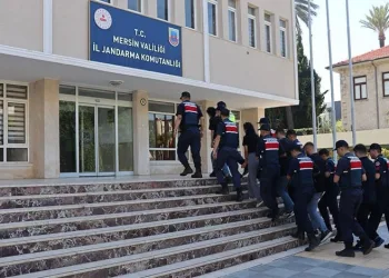 Alıkoydukları şahsın 2 milyon lirasını gasp eden 5 şüpheli yakalandı