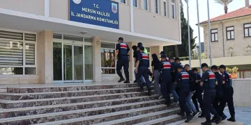 Alıkoydukları şahsın 2 milyon lirasını gasp eden 5 şüpheli yakalandı