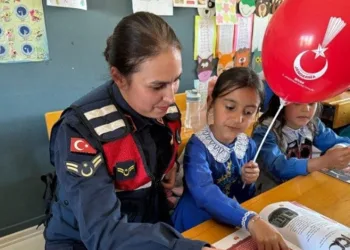 Sivas’ta ‘Tim Jandarma’ ile çocuklara güvenlik eğitimi