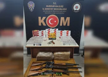 Burdur’da çok sayıda kaçak sigara ve silah ele geçirildi