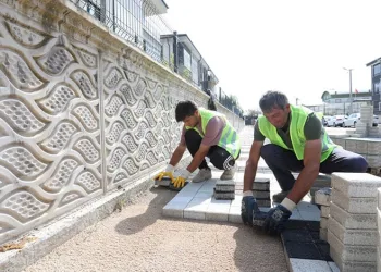 İnegöl’de kaldırım çalışmaları devam ediyor