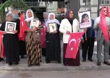 “Kızımın kalemini kırıp eline silah verdiler”