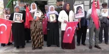 “Kızımın kalemini kırıp eline silah verdiler”