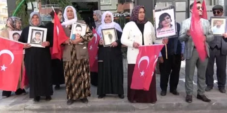 “Kızımın kalemini kırıp eline silah verdiler”