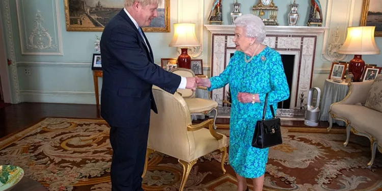 “Kraliçe II. Elizabeth kemik kanseriydi” iddiası