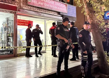 Şakalaştığı arkadaşını silahla öldürdü