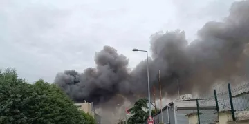Sancaktepe’de depo yangını, itfaiye sevk edildi