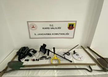Sarıkamış’ta defineciler suçüstü yakalandı