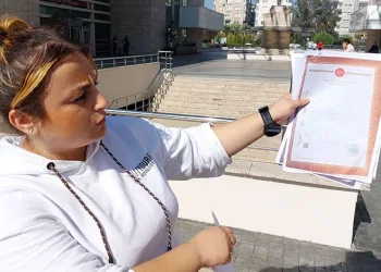 Samsun’da 2 çocuk annesi kadına önce evini sattırdılar, ardından da üzerine şirket açıp dolandırdılar