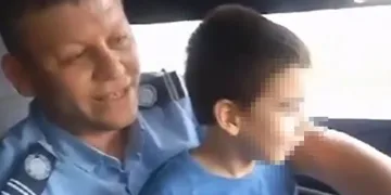 Otobüs şoförü kucağında çocukla yoluna devam etti