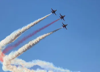 Türk Yıldızları gökyüzünü renklendirdi