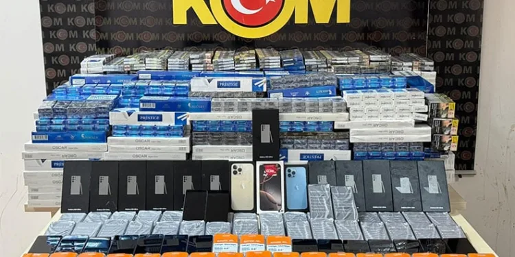 Viranşehir’de 85 kaçak cep telefonu ile 5 bin paket sigara ele geçirildi