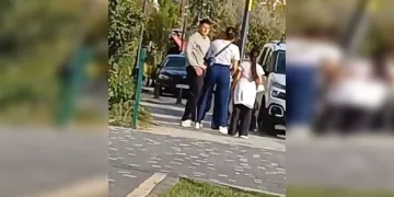 Çocuğunun gözü önünde eşini darp etti