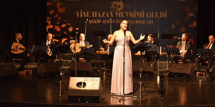 Şekip Ayhan Özışık eserleriyle anıldı