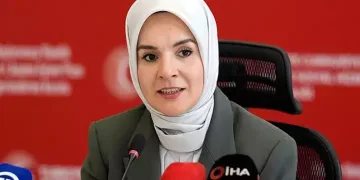 Otomobille çarpışan elektrikli motosikletteki çocuk öldü, kuzeni ağır yaralandı