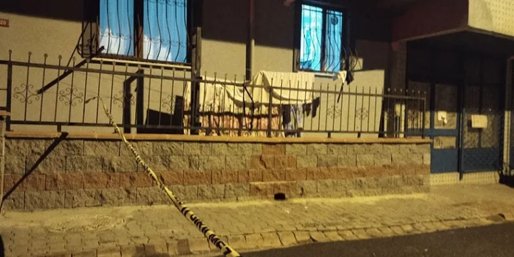 Saldırganlar bir evi kurşunlayarak kaçtı
