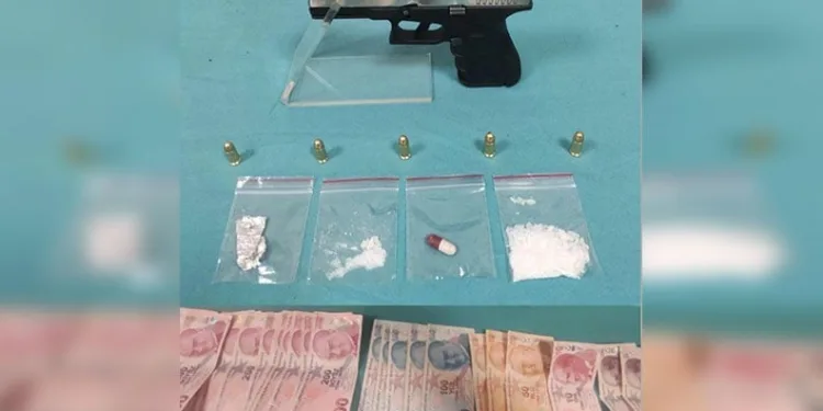 17 yıl ve 2 yıl hapis cezasıyla aranan 2 şüpheli yakalandı