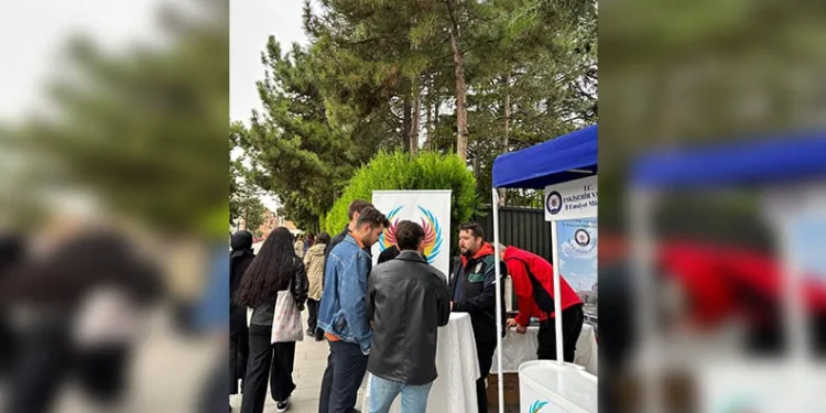 Afyonkarahisar’da büyükbaş hayvan yüklü kamyon, patates yüklü kamyonla çarpıştı