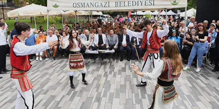 Osmangazi mahallelerinde şenlik sürüyor