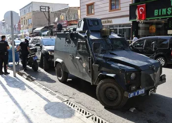 Tırın dorsesinde 380 bin adet kaçak sigara ele geçirildi