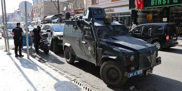 Tırın dorsesinde 380 bin adet kaçak sigara ele geçirildi