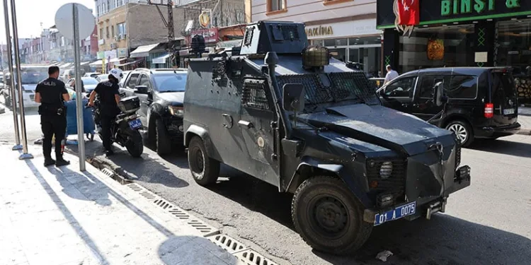 Tırın dorsesinde 380 bin adet kaçak sigara ele geçirildi
