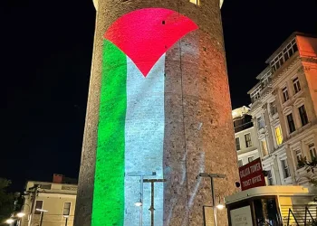 Galata Kulesi’ne Filistin bayrağı yansıtıldı