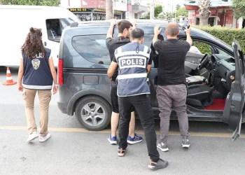İstanbul’da kaçak iplik operasyonu: 10 ton polyester iplik ele geçirildi