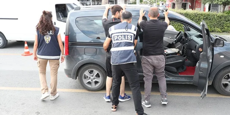İstanbul’da kaçak iplik operasyonu: 10 ton polyester iplik ele geçirildi