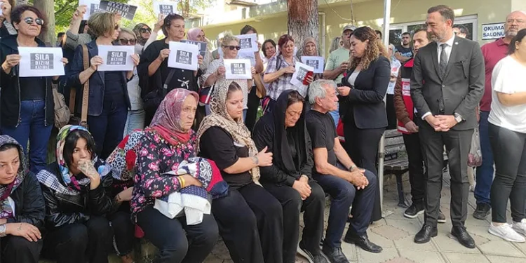 Cenazede ‘Sıla bizim kızımız’ pankartları açıldı