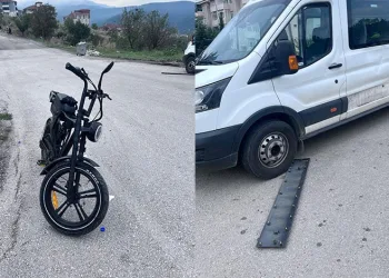 Minibüse çarpan bisikletteki çocuk yaralandı