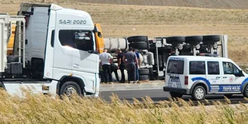 Polatlı’da tır devrildi: 1 yaralı