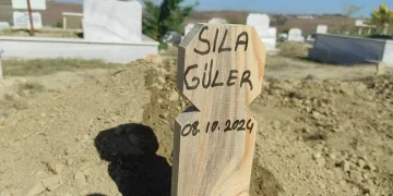 Sıla bebek dedesinin soyadı ile defnedildi
