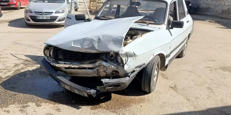 İki otomobilin çarpıştığı kazada 1 kişi yaralandı