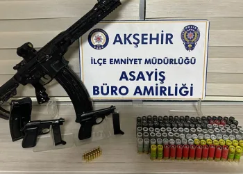 Akşehir’de yakalanan araçtan tabanca ve tüfek çıktı