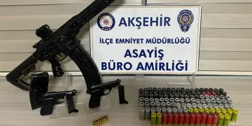 Akşehir’de yakalanan araçtan tabanca ve tüfek çıktı