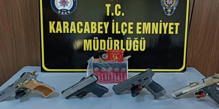 Karacabey’de bir evde 4 adet tabanca ele geçirildi