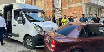 Sinop’ta okul servisi ile otomobil çarpıştı: 7 öğrenci yaralandı