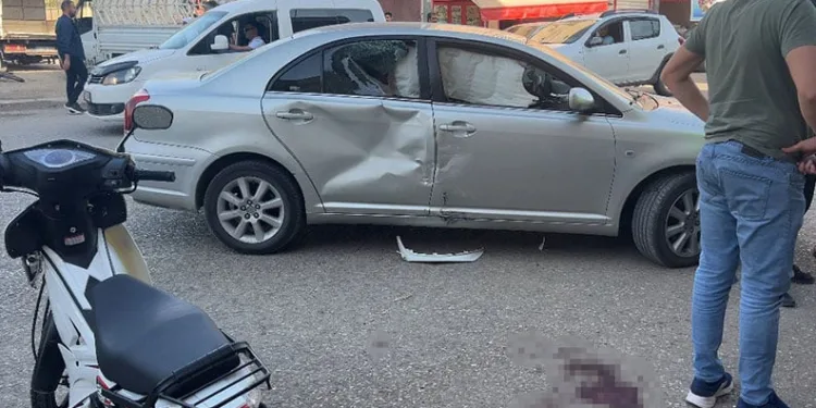 Çarptığı otomobilin camına ok gibi saplandı