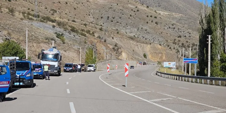 4 yaşındaki çocuk mikserin altında kalmaktan son anda kurtuldu